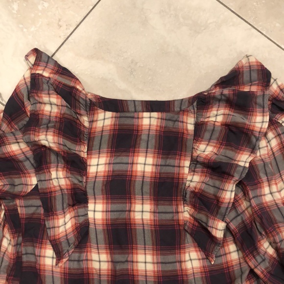 🍓Ruffled plaid top🍓 - Picture 4 of 14